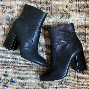Nine West Jilene black leather bootie - size 10